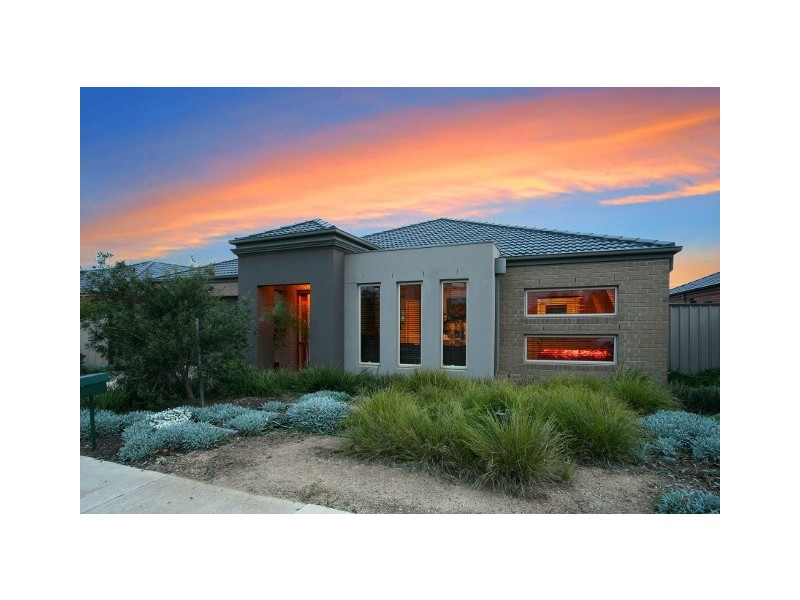 7 Inglewood Drive, Burnside Heights VIC 3023