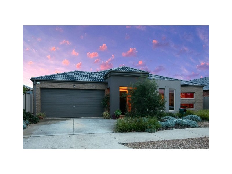 7 Inglewood Drive, Burnside Heights VIC 3023
