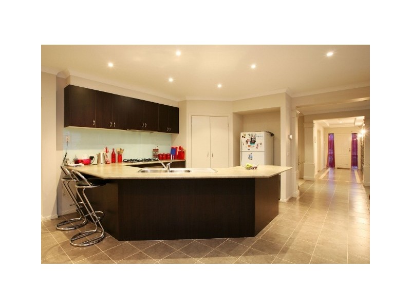 7 Inglewood Drive, Burnside Heights VIC 3023