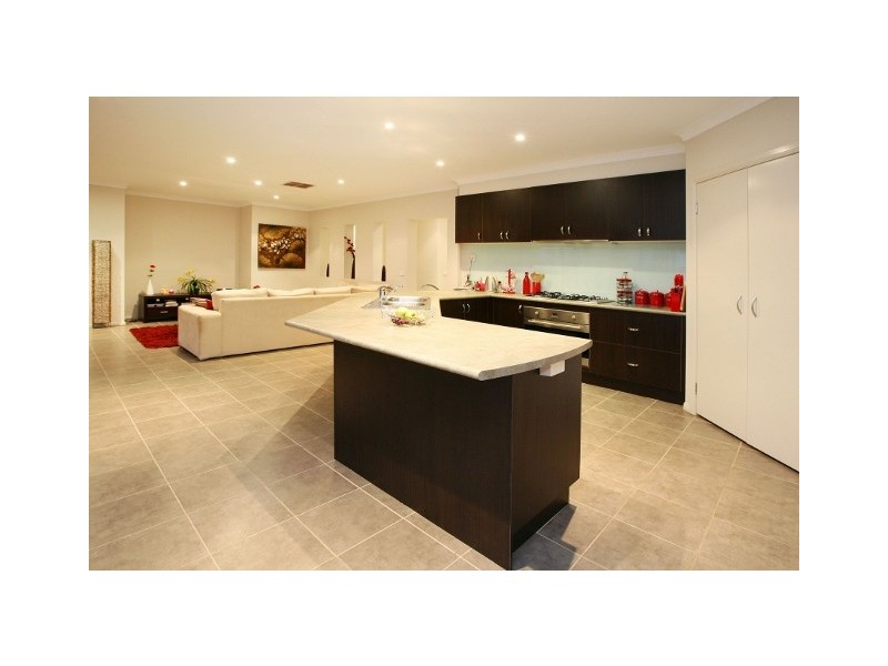 7 Inglewood Drive, Burnside Heights VIC 3023