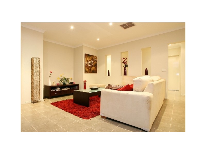 7 Inglewood Drive, Burnside Heights VIC 3023