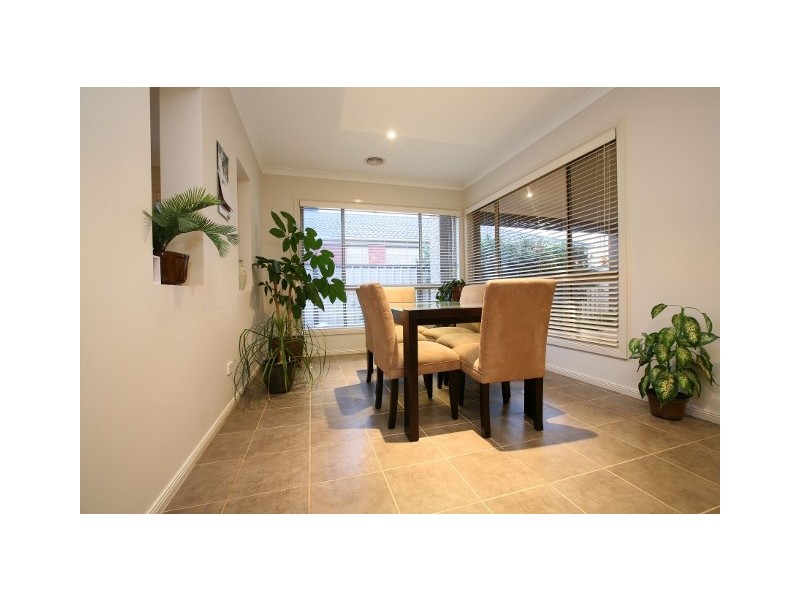 7 Inglewood Drive, Burnside Heights VIC 3023