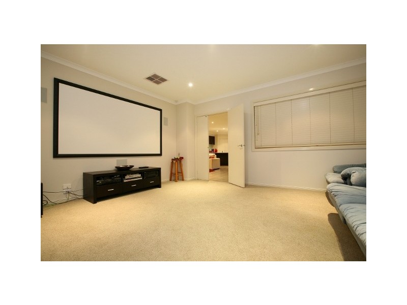 7 Inglewood Drive, Burnside Heights VIC 3023