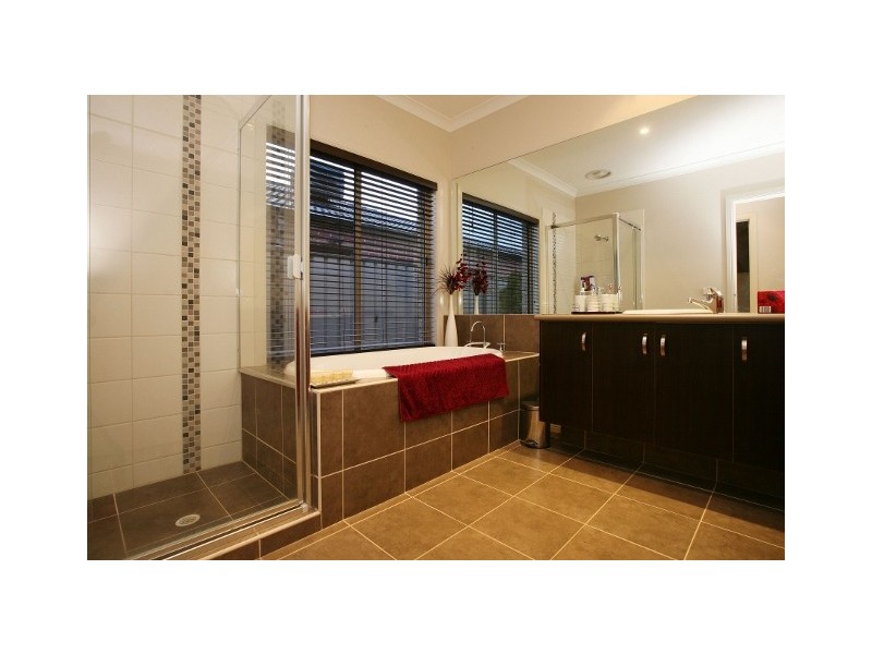 7 Inglewood Drive, Burnside Heights VIC 3023