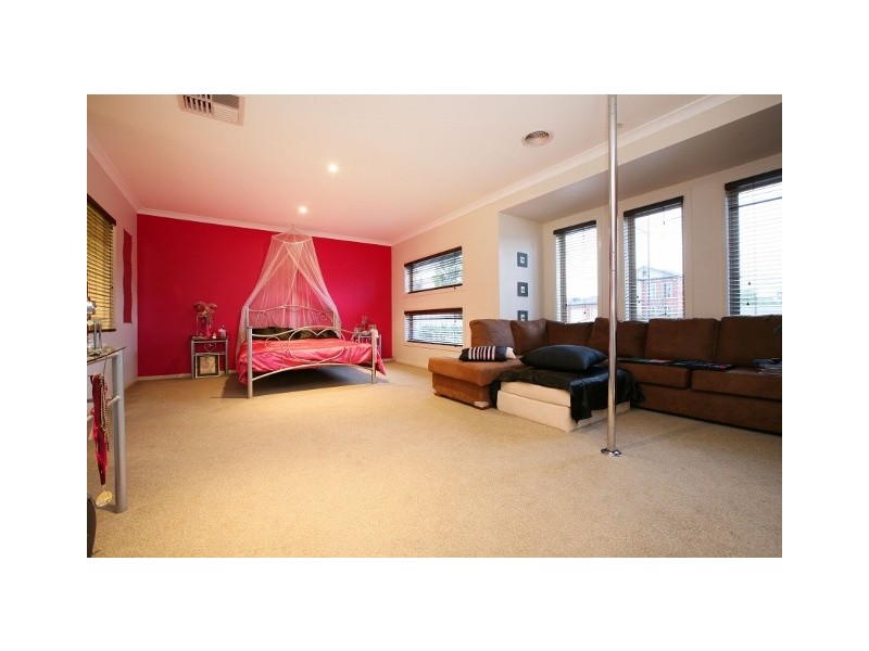 7 Inglewood Drive, Burnside Heights VIC 3023