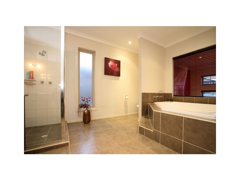 7 Inglewood Drive, Burnside Heights VIC 3023