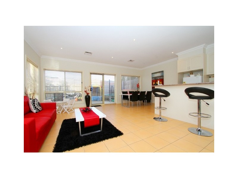 6/8 Lorraine Court, Hillside VIC 3037