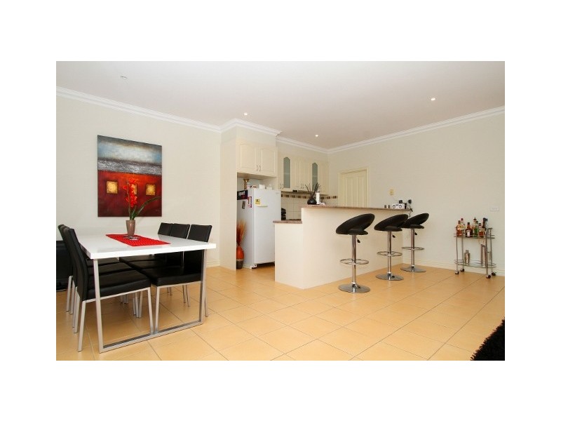 6/8 Lorraine Court, Hillside VIC 3037