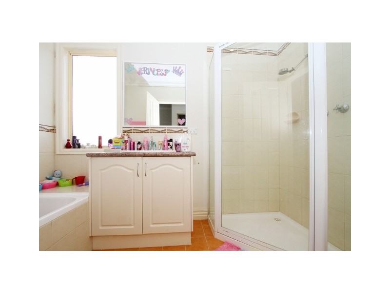 6/8 Lorraine Court, Hillside VIC 3037