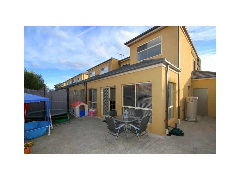 6/8 Lorraine Court, Hillside VIC 3037