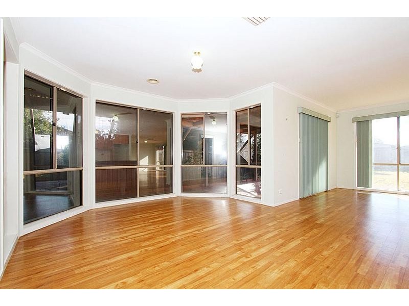 12 Tussock Crescent, Sydenham VIC 3037