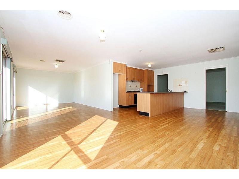 12 Tussock Crescent, Sydenham VIC 3037