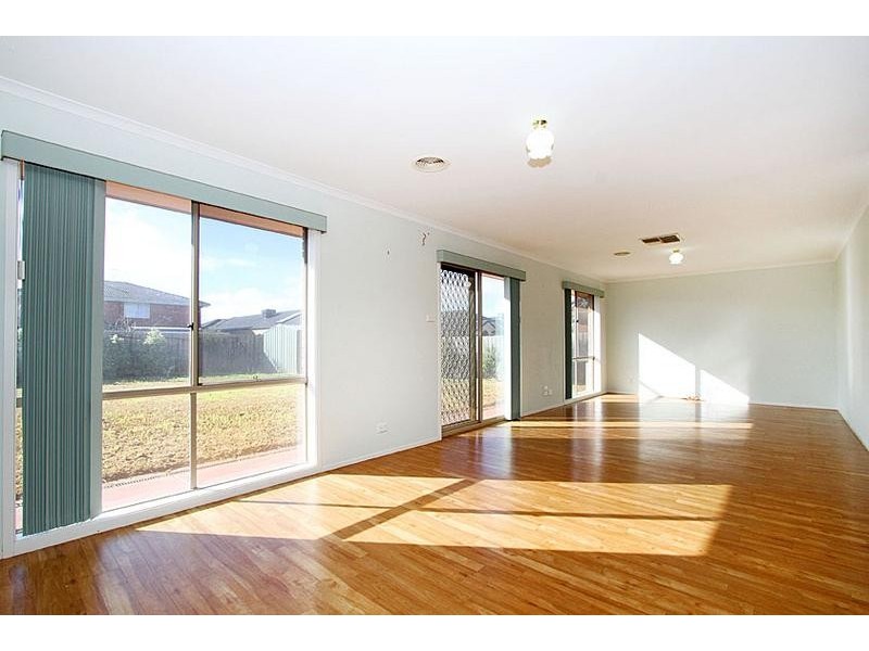 12 Tussock Crescent, Sydenham VIC 3037