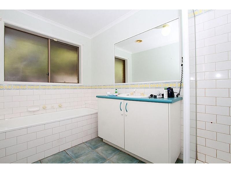 12 Tussock Crescent, Sydenham VIC 3037