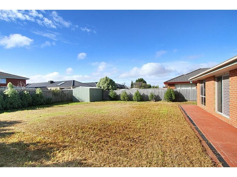 12 Tussock Crescent, Sydenham VIC 3037