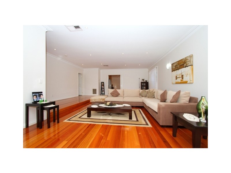71 McCubbin Drive, Taylors Lakes VIC 3038