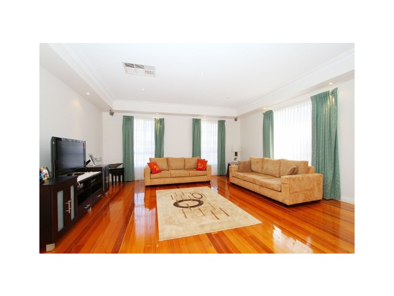 71 McCubbin Drive, Taylors Lakes VIC 3038
