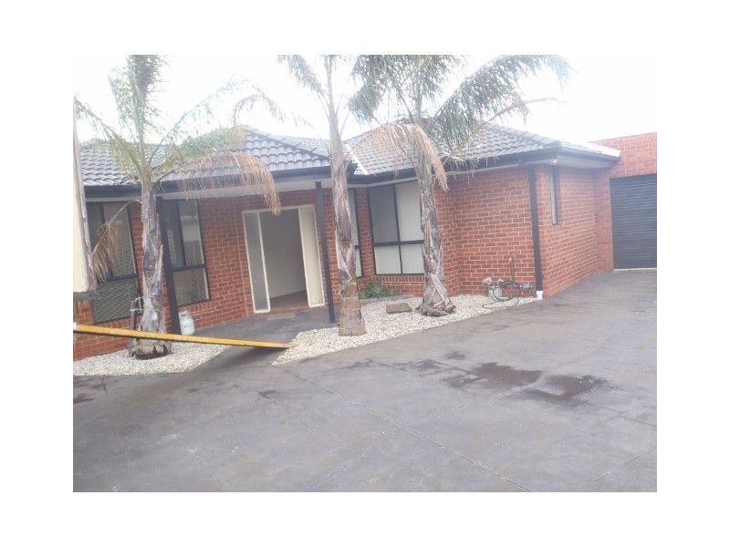 2/71 Wilmot Drive, Delahey VIC 3037