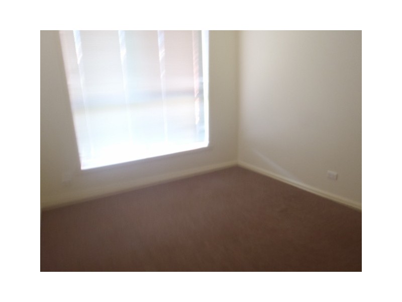 2/71 Wilmot Drive, Delahey VIC 3037