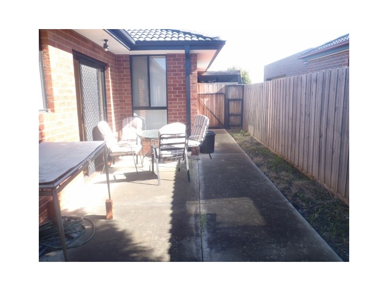 2/71 Wilmot Drive, Delahey VIC 3037