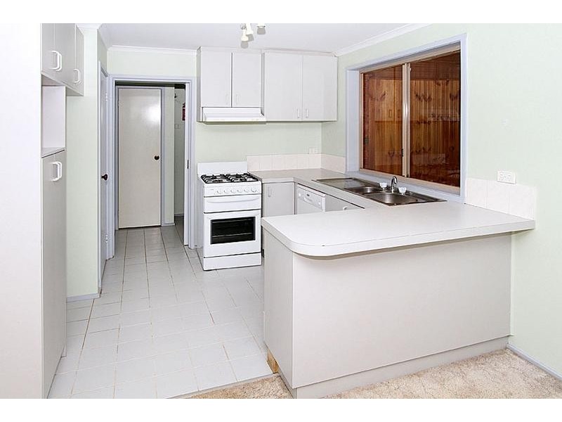 8 Sambuco Court, Sydenham VIC 3037