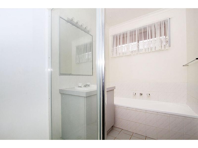 8 Sambuco Court, Sydenham VIC 3037