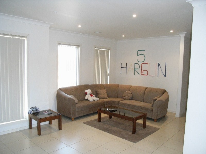 1/13 Shields Court, Sydenham VIC 3037