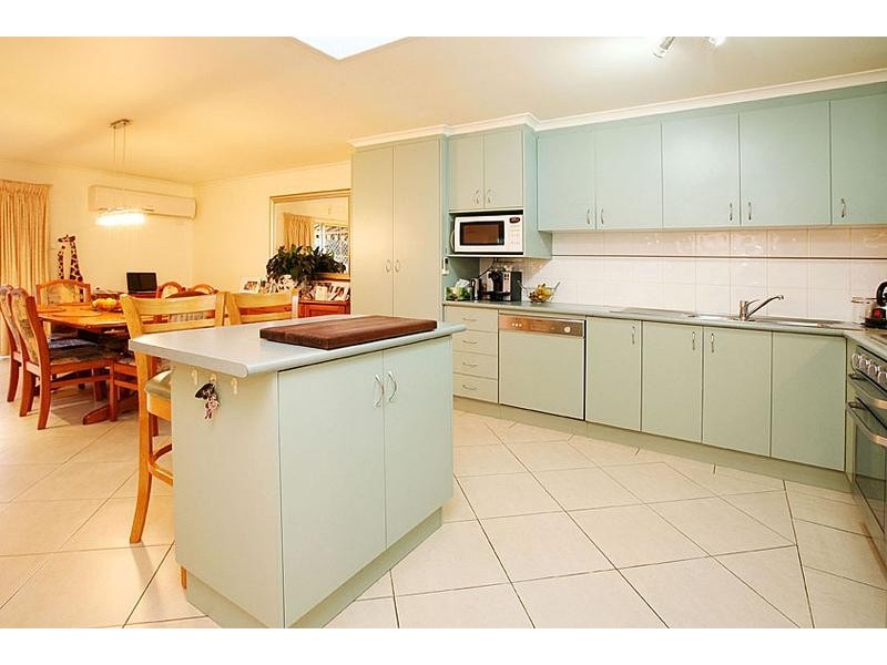 7 Village Avenue, Taylors Lakes VIC 3038