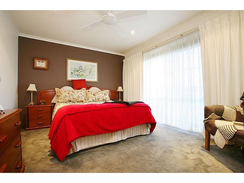 7 Village Avenue, Taylors Lakes VIC 3038