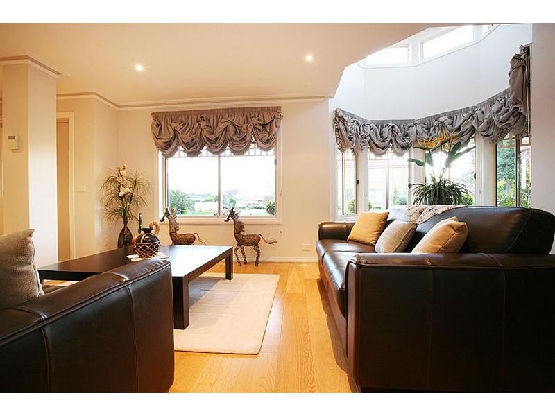 31 Wakelin Crescent, Taylors Lakes VIC 3038