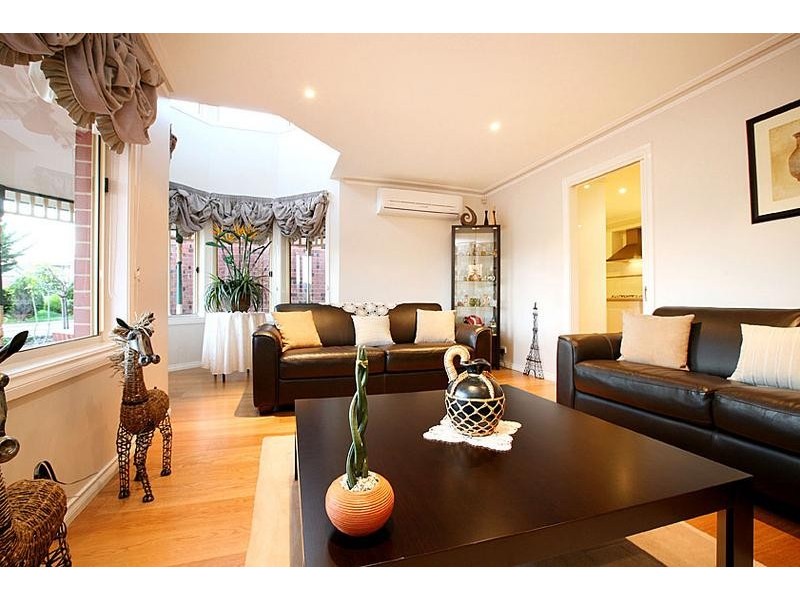 31 Wakelin Crescent, Taylors Lakes VIC 3038