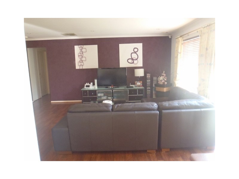 7 Enid Court, Hillside VIC 3037