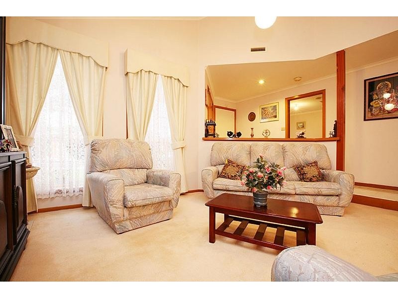 43 Delbridge Drive, Sydenham VIC 3037