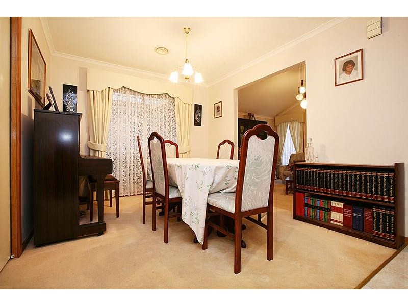 43 Delbridge Drive, Sydenham VIC 3037