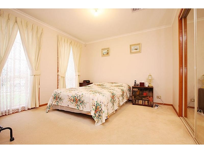 43 Delbridge Drive, Sydenham VIC 3037