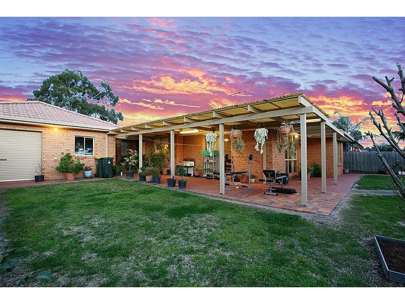 43 Delbridge Drive, Sydenham VIC 3037