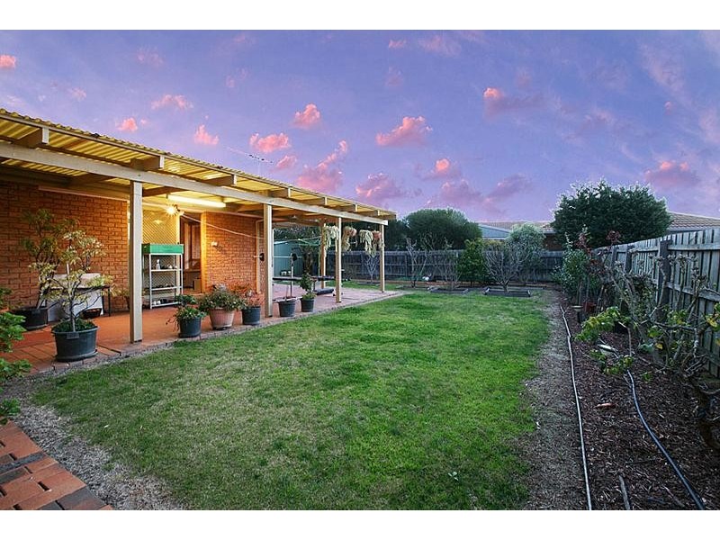 43 Delbridge Drive, Sydenham VIC 3037