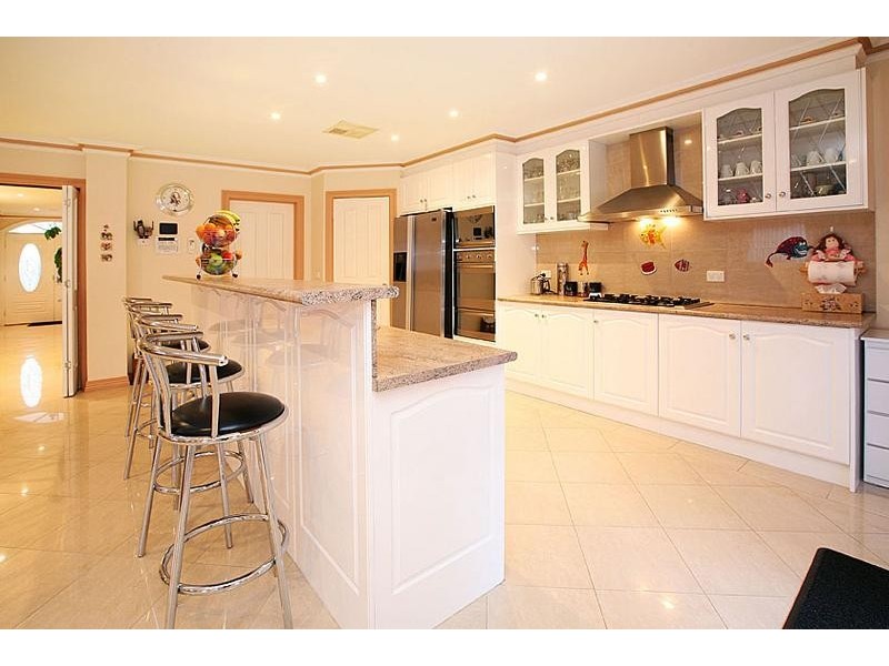 12 Tudor Rose Crescent, Sydenham VIC 3037