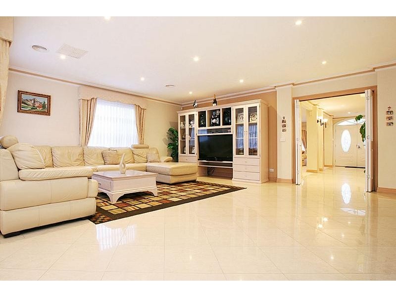 12 Tudor Rose Crescent, Sydenham VIC 3037