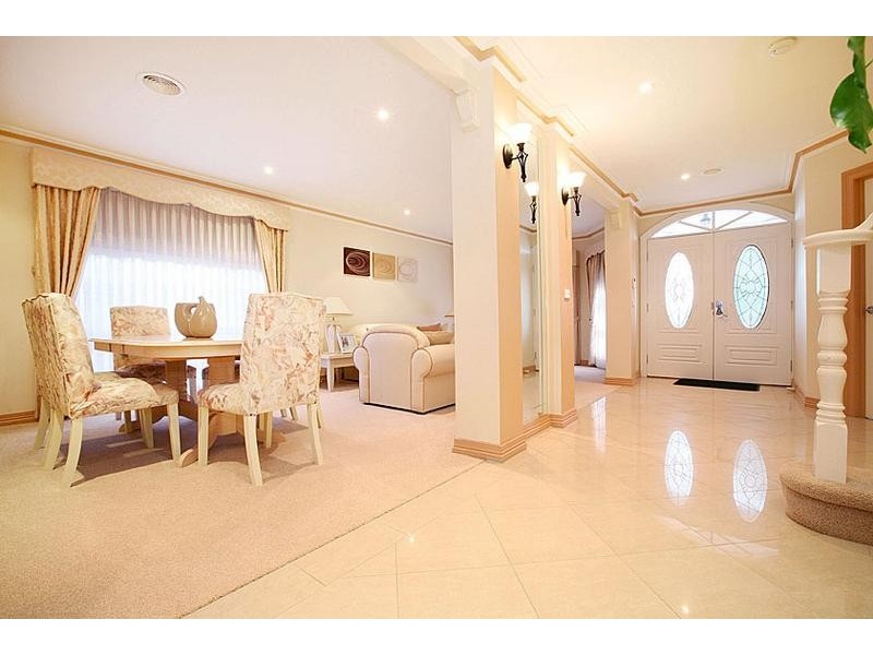 12 Tudor Rose Crescent, Sydenham VIC 3037