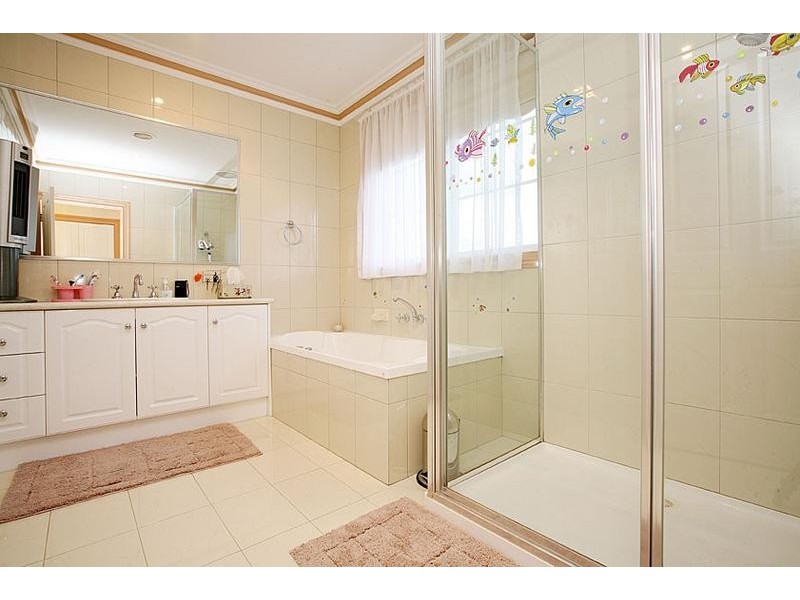 12 Tudor Rose Crescent, Sydenham VIC 3037