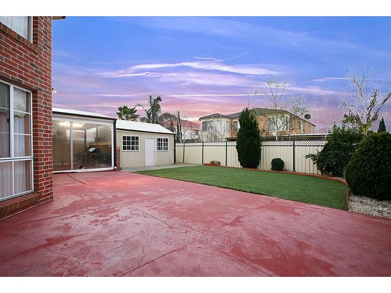 12 Tudor Rose Crescent, Sydenham VIC 3037