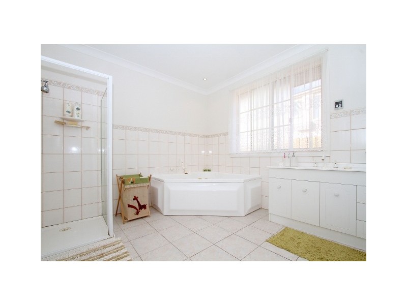 71 McCubbin Dve, Taylors Lakes VIC 3038