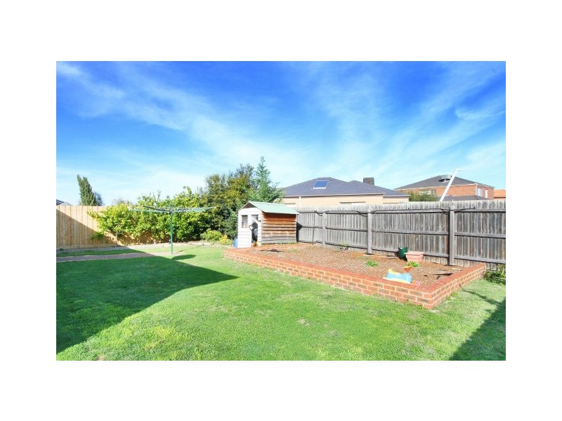 71 McCubbin Dve, Taylors Lakes VIC 3038