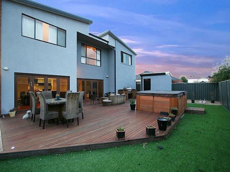 7 Tucker Place, Caroline Springs VIC 3023