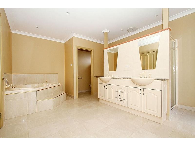 6 View Court, Hillside VIC 3037