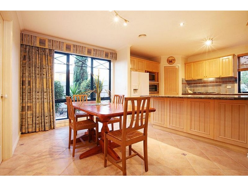 12 Stirling Court, Hillside VIC 3037