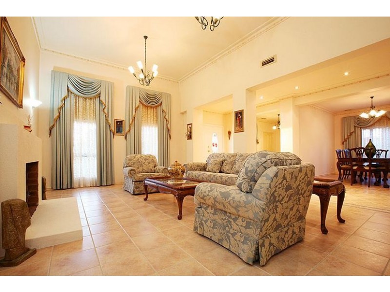 12 Stirling Court, Hillside VIC 3037