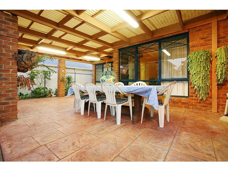 12 Stirling Court, Hillside VIC 3037