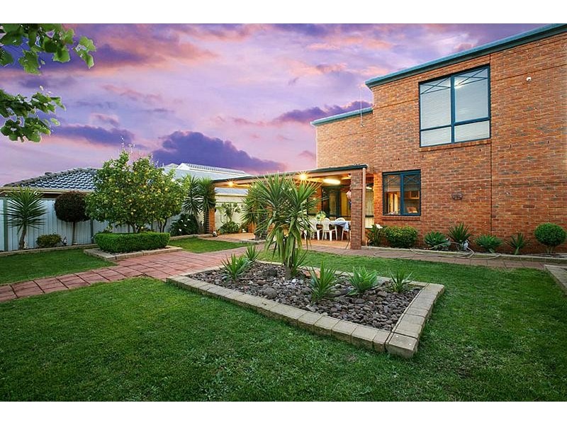 12 Stirling Court, Hillside VIC 3037